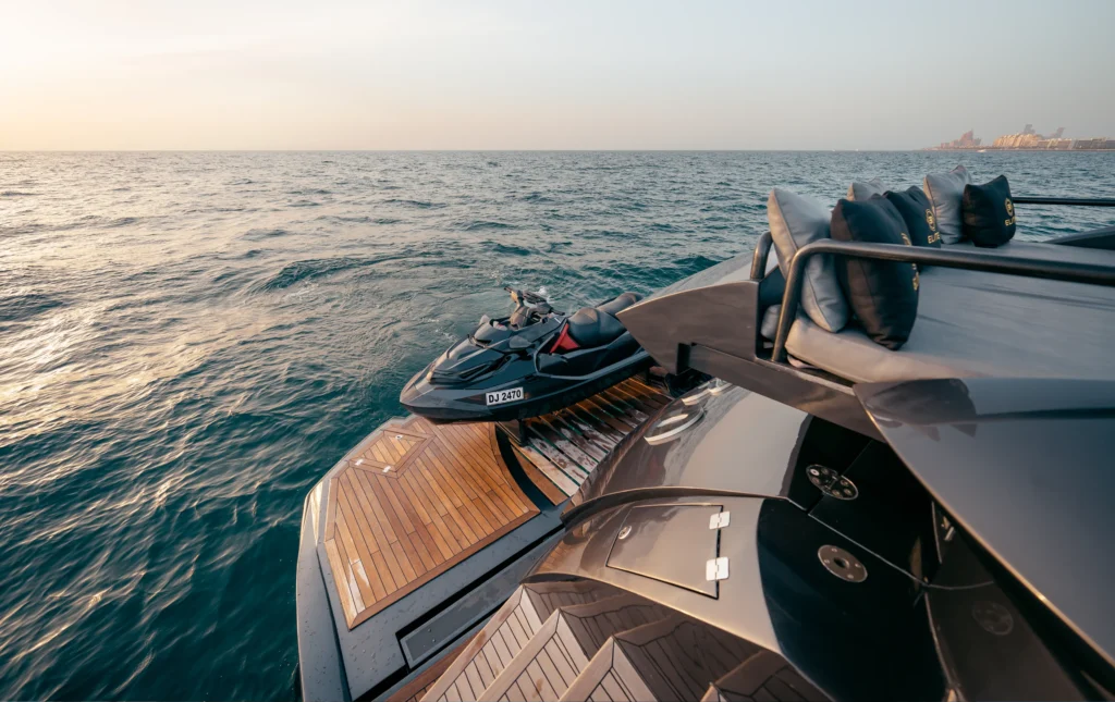 2004 Sunseeker Predator 95 - Interior Salon