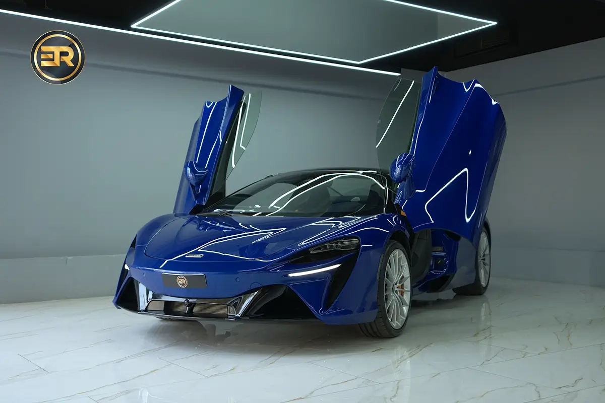 Rent McLaren Artura in Dubai