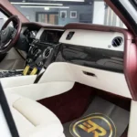 Rolls Royce Cullinan White Black Badge interior