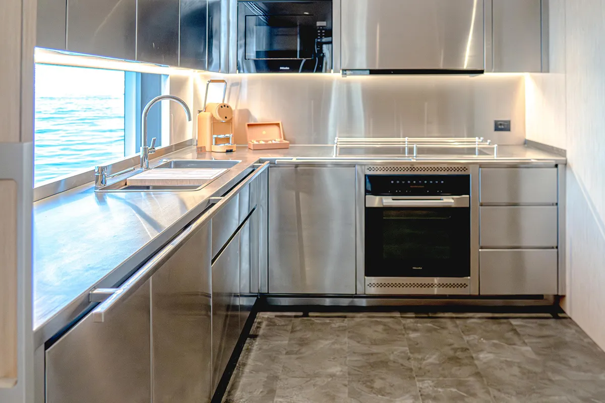 Majesty-100_0006_img127_result