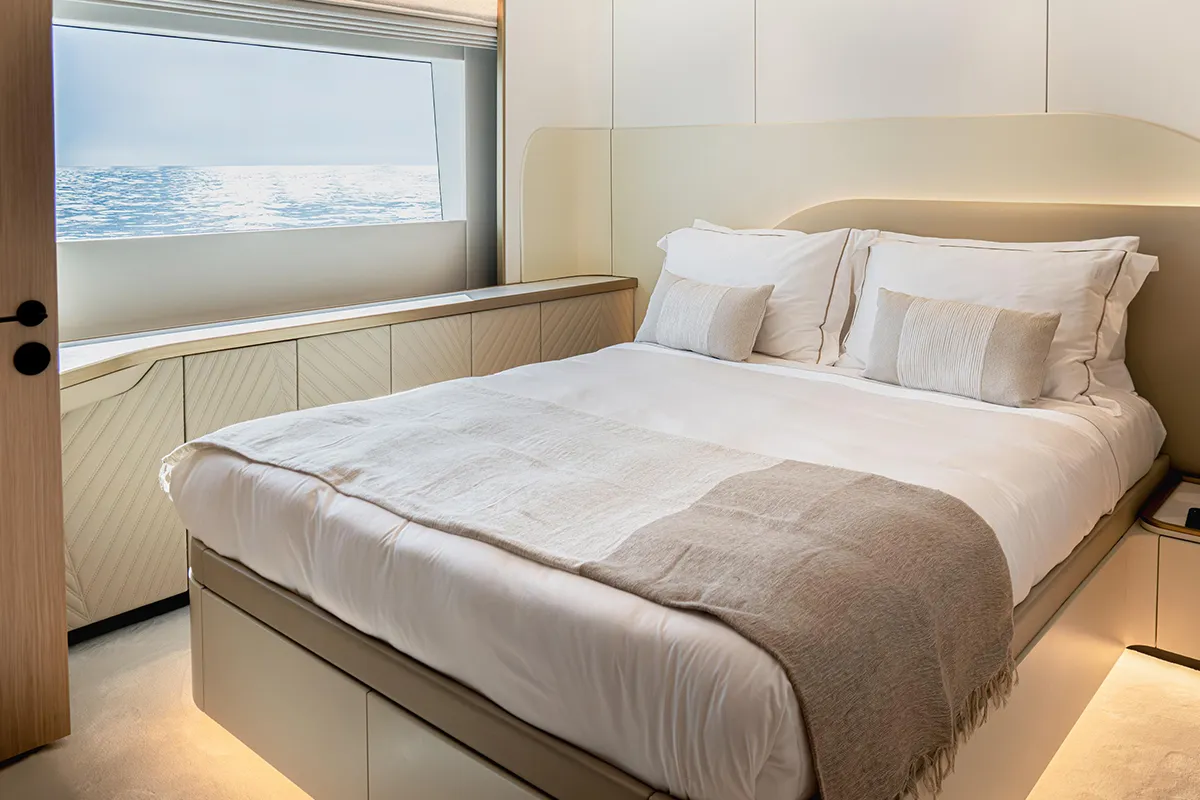 Majesty-100_0007_img111_result