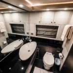 Sunseeker Predator 84 - VIP Cabin